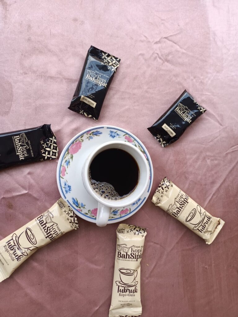 Bah Sipit Nongkrong di AsMEN, Kopi Legendaris Rasa Kemerdekaan