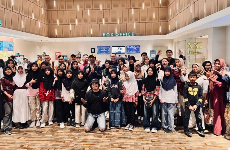 Gaya ‘Komandan’ Ariyo Wahab Bakar Semangat Anak-anak Rindang Indonesia