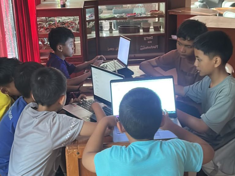 Info Terkini: Antusias Anak MI Al Zaytun Update Teknologi dengan Belajar Koding Setelah Pulang Sekolah